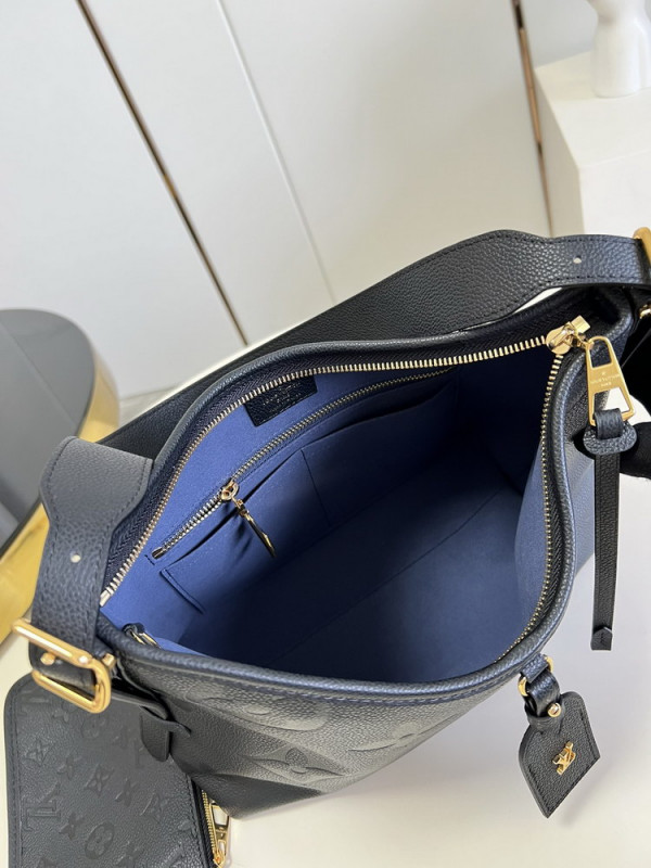 l**is V*t*n carryall pm