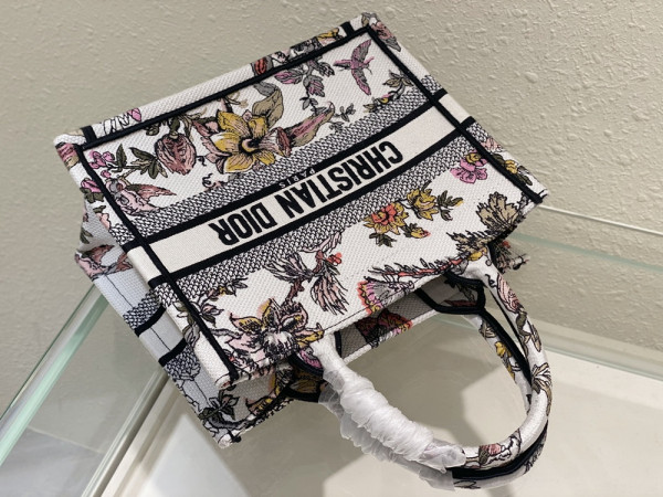 small D*or book tote