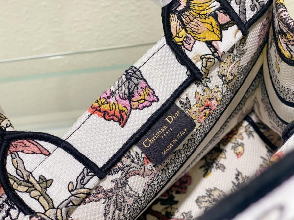 small D*or book tote
