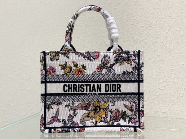 small D*or book tote