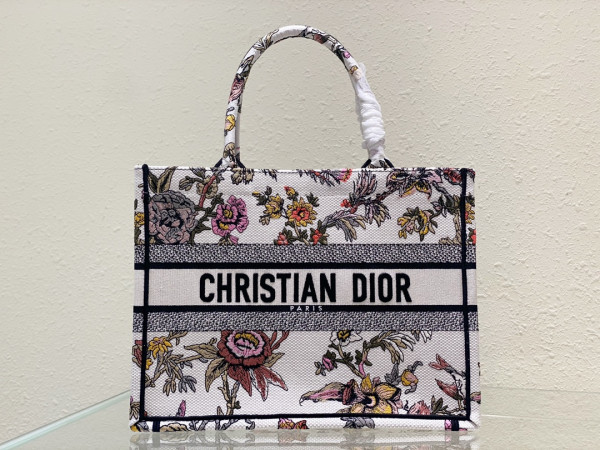 medium D*or book tote