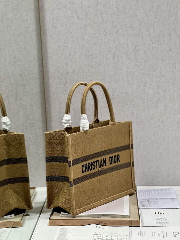 medium D*or book tote
