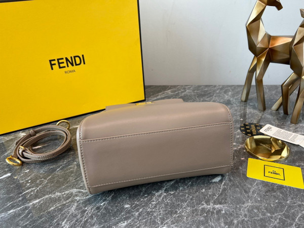 F**di peekaboo mini