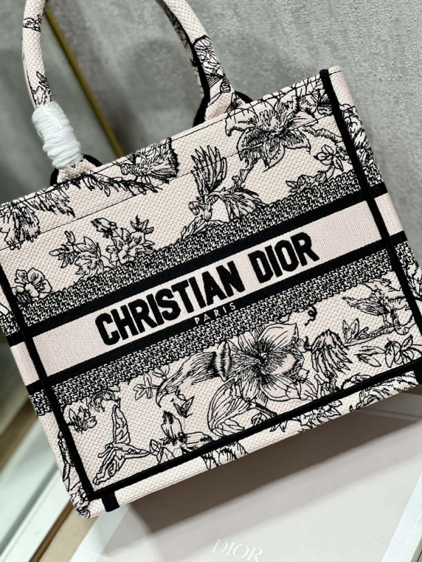 small D*or book tote