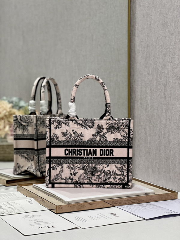 small D*or book tote