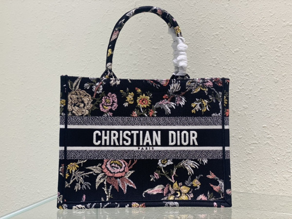 medium D*or book tote