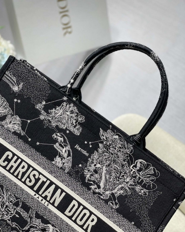 large D*or book tote
