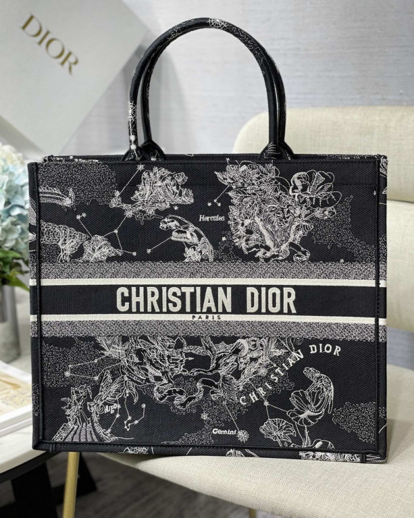 large D*or book tote