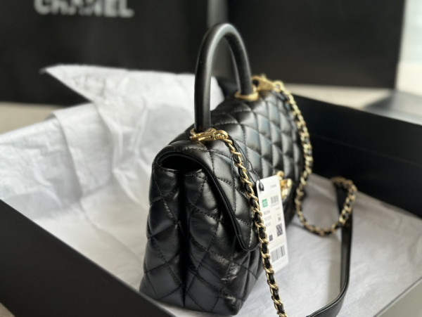 CL FLAP BAG WITH TOP HANDLE