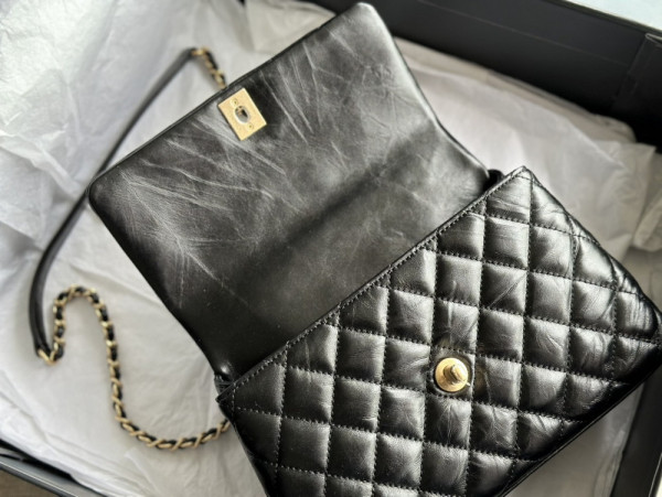 CL FLAP BAG WITH TOP HANDLE