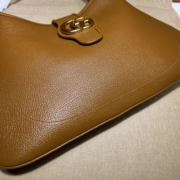 G*u*i aphrodite medium shoulder bag