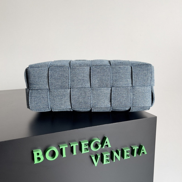 Bo*te*ga ve*ne*ta brick cassette