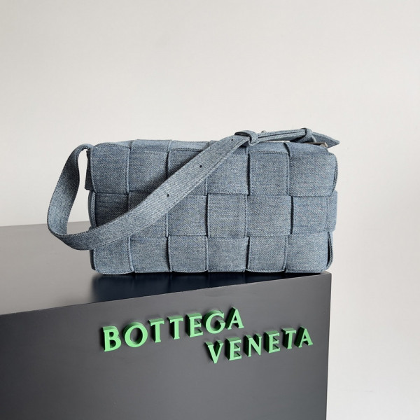 Bo*te*ga ve*ne*ta brick cassette