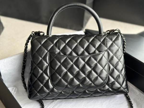 CL LARGE FLAP BAG WITH TOP HANDLE