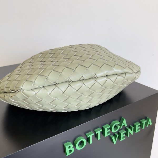 Bo*te*ga ve*ne*ta classic sardine top handle bag