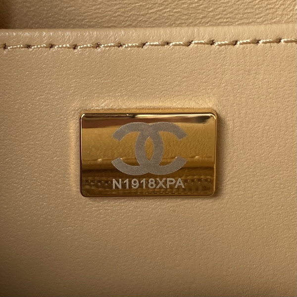 CL FLAP BAG WITH TOP HANDLE