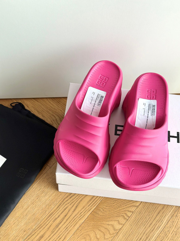 GIVENCHY sildes
