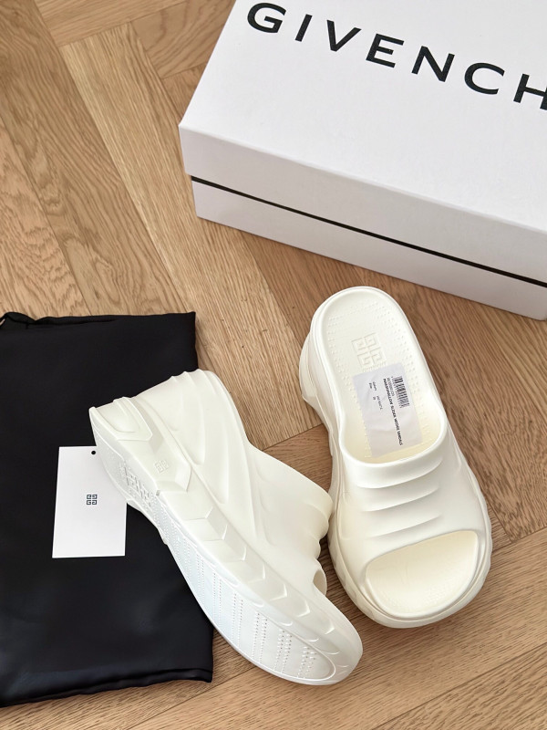 GIVENCHY sildes