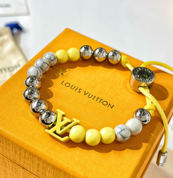 l**is V*t*n bracelet
