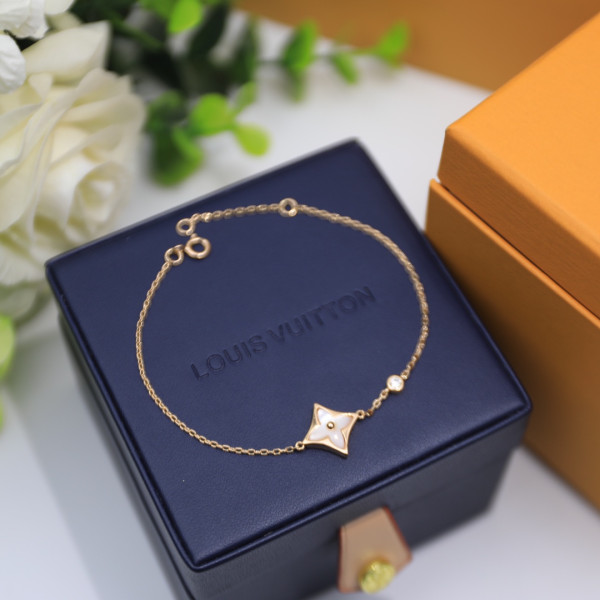 l**is V*t*n bracelet