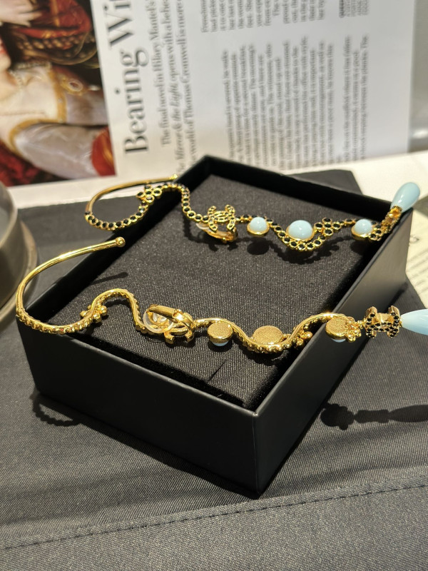 CL EARRINGS