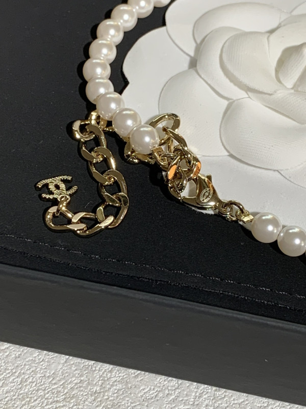 CL NECKLACE