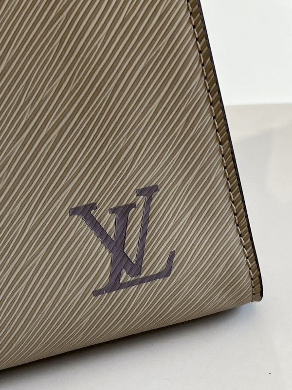 l**is V*t*n petit sac plat