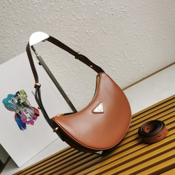 Pra*a arqué leather shoulder bag-22.5*18.5*6cm