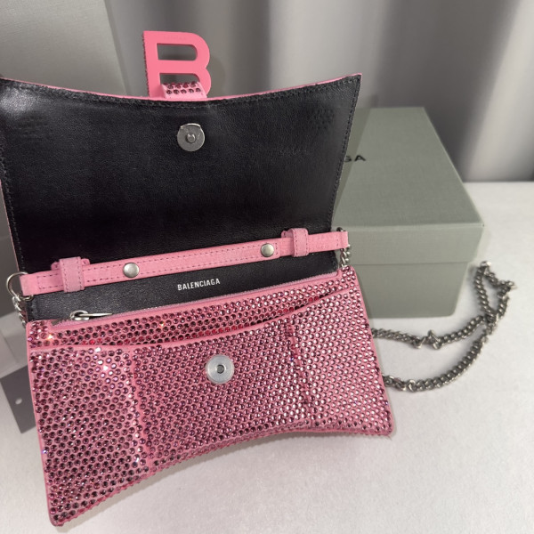 Ba*len*cia*ga hourglass wallet on chain