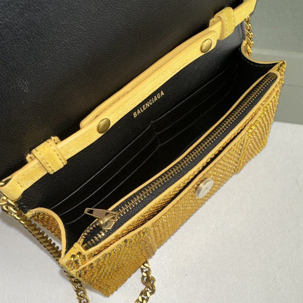 Ba*len*cia*ga hourglass wallet on chain
