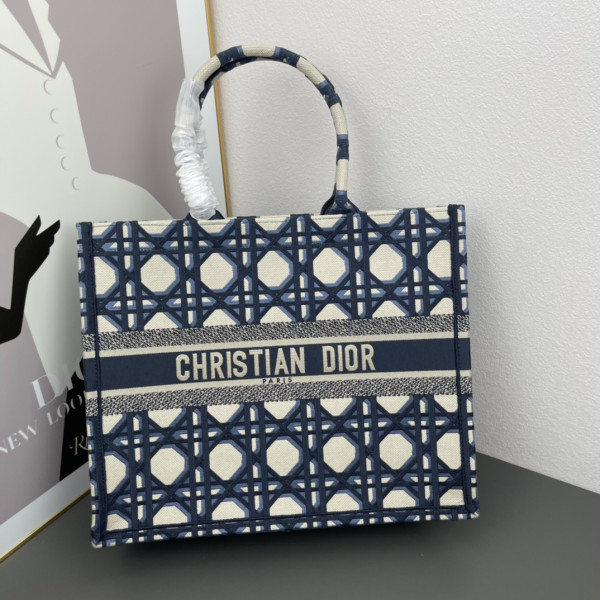 D*or book tote