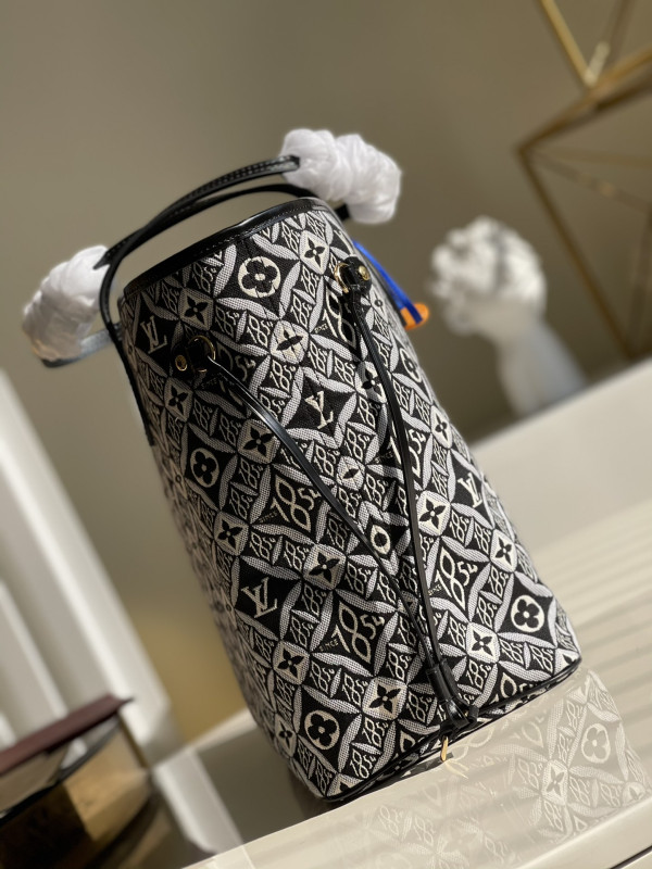 l**is V*t*n neverfull mm