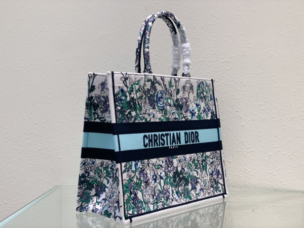 large D*or book tote