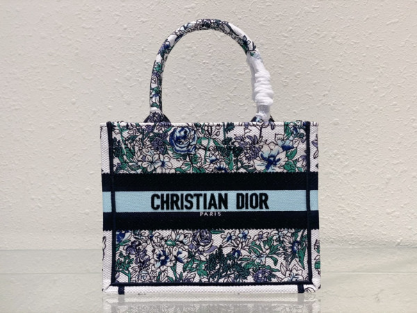 small D*or book tote