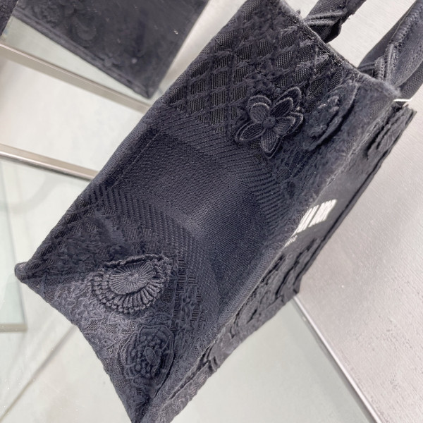 small D*or book tote