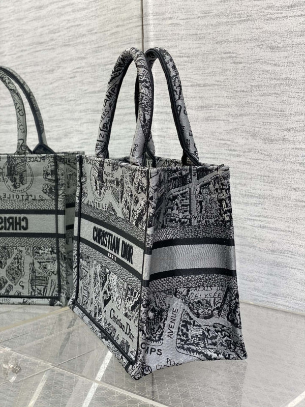small D*or book tote