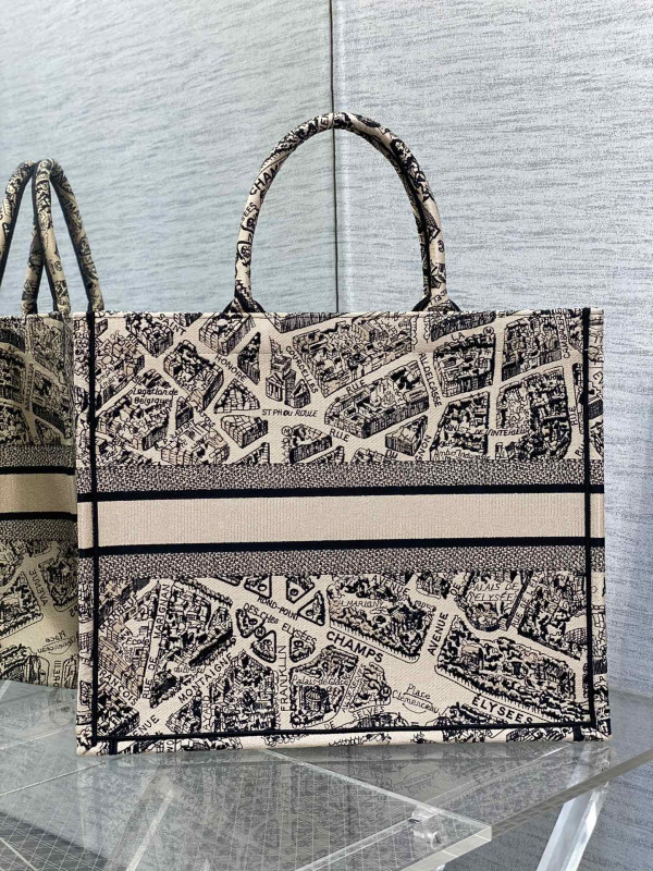 large D*or book tote
