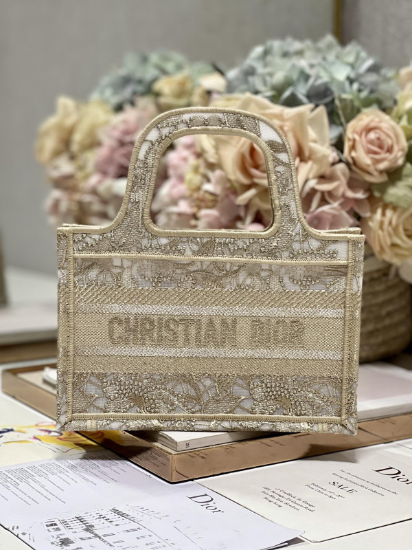 D*or book tote mini