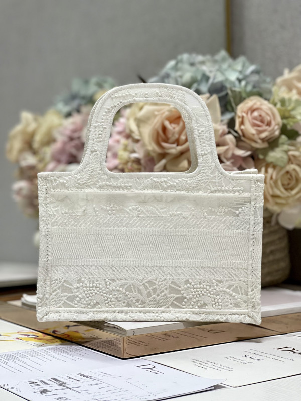 D*or book tote mini