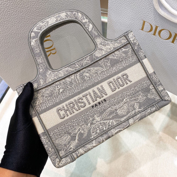 D*or book tote mini