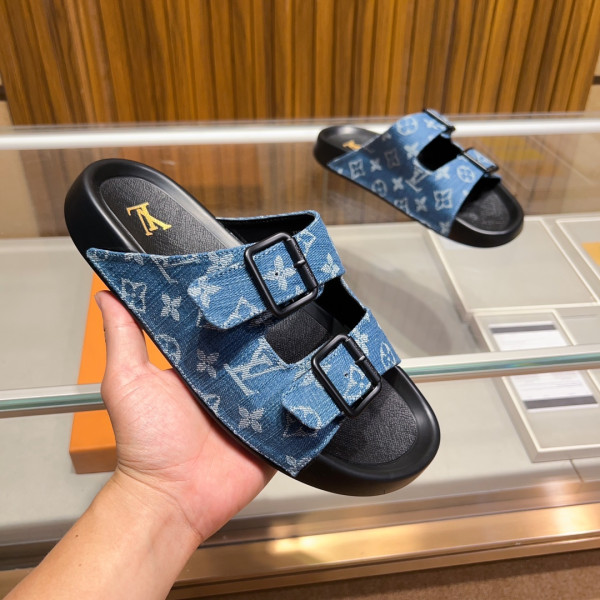 l**is V*t*n slippers