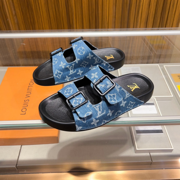 l**is V*t*n slippers