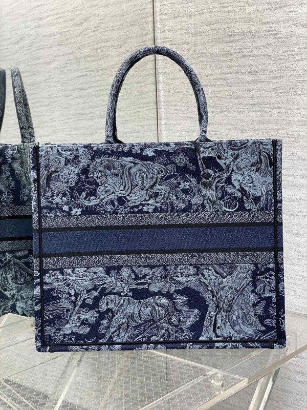 large D*or book tote