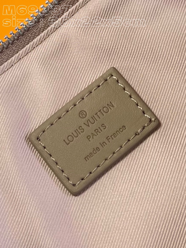 l**is V*t*n ipad pouch