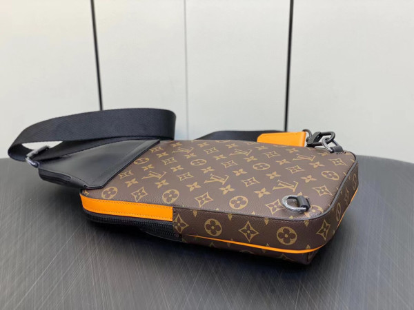 l**is V*t*n avenue slingbag
