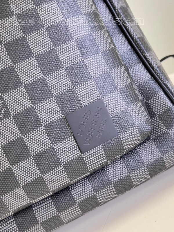 l**is V*t*n avenue backpack