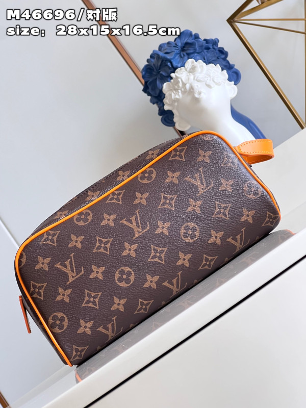 l**is V*t*n dopp kit toilet pouch