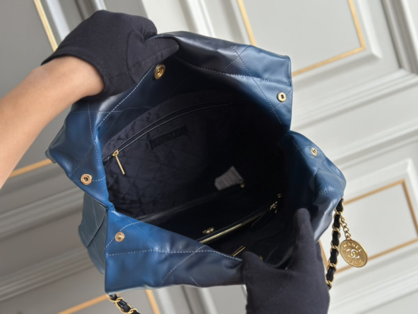 CL 22 SMALL HANDBAG