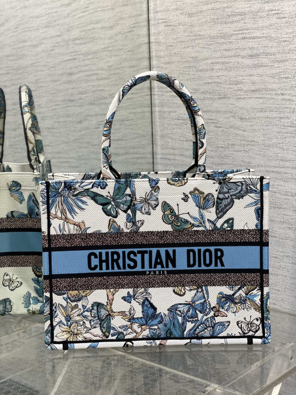 medium D*or book tote