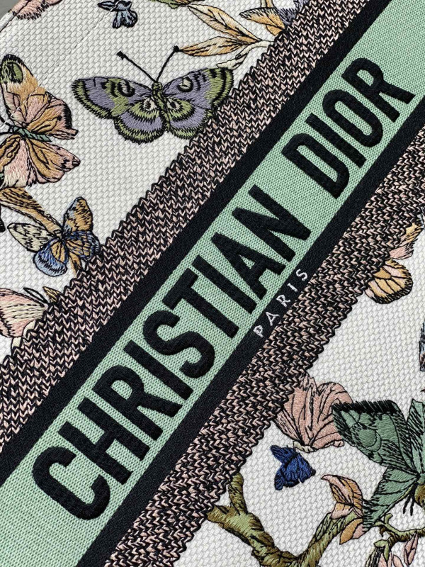 medium D*or book tote